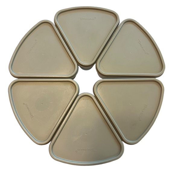 Vintage Tupperware pie slice storage containers with lids and lazy Susan - Picture 7 of 12